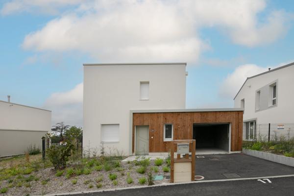 Maison avec jardin et garage