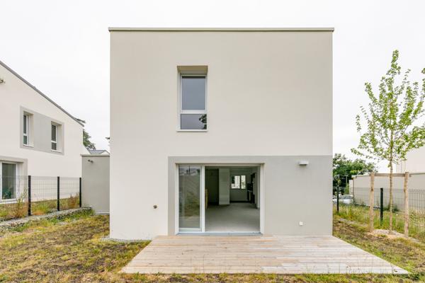 Maison avec jardin et garage