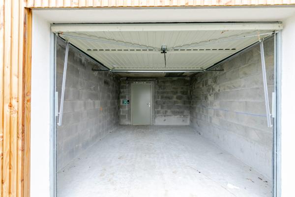 Maison avec jardin et garage