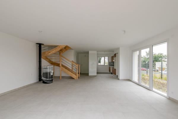 Maison avec jardin et garage