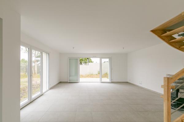 Maison avec jardin et garage