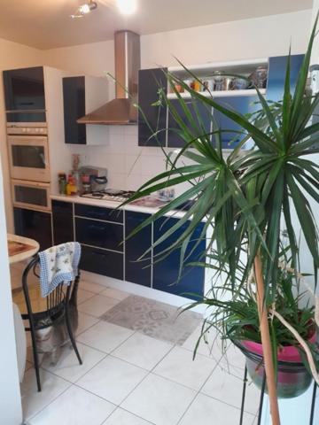 APPARTEMENT LUMINEUX  VUE DEGAGEE PROCHE COMMERCES ECOLE