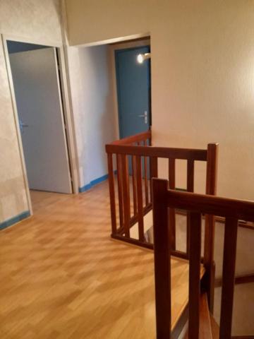 APPARTEMENT LUMINEUX  VUE DEGAGEE PROCHE COMMERCES ECOLE