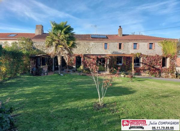 LONGERE DE CARACTERE 243 M² - 5 CHAMBRES - JARDIN - CARPORTS