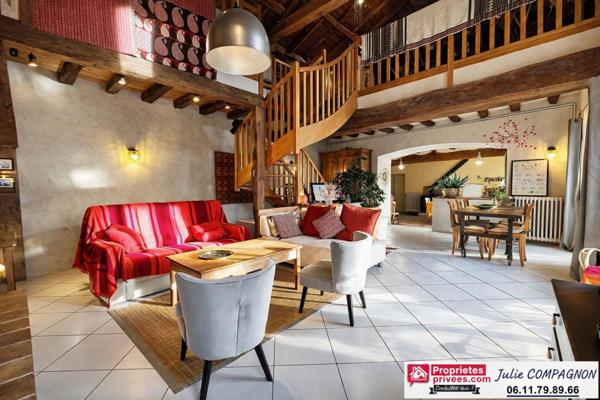 LONGERE DE CARACTERE 243 M² - 5 CHAMBRES - JARDIN - CARPORTS