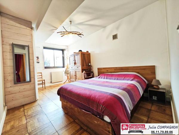 LONGERE DE CARACTERE 243 M² - 5 CHAMBRES - JARDIN - CARPORTS