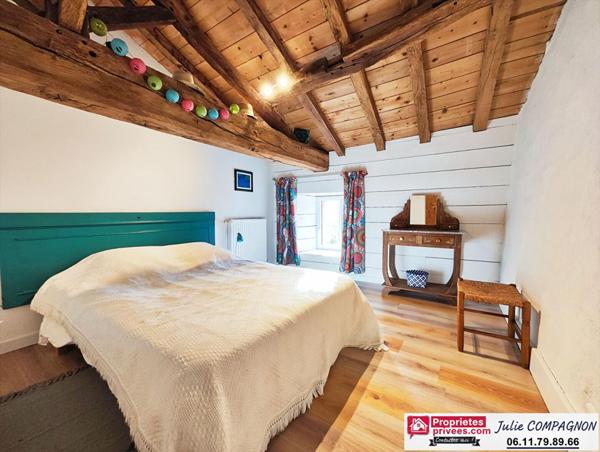 LONGERE DE CARACTERE 243 M² - 5 CHAMBRES - JARDIN - CARPORTS