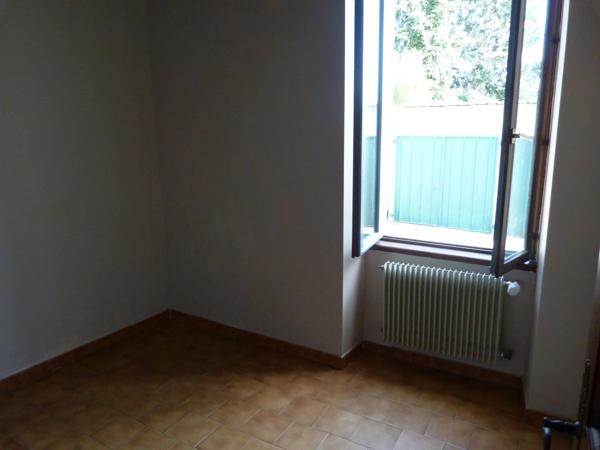 Location                                                      Maison
                        
                     3 pièces                      70 m2                     à Vierzon