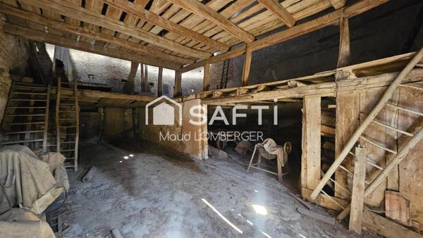 OYRIERES - Ancienne ferme à rénover au cœur du village