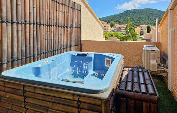 CARQUEIRANNE, T4 duplex dernier étage de 131.73 m² en surface utile