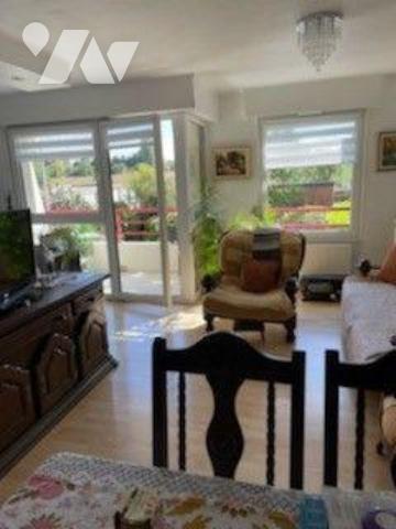 Idéal investisseur. Wattrelos frontière Herseaux, Immeuble de rapport  de 1996 situé à proximit...