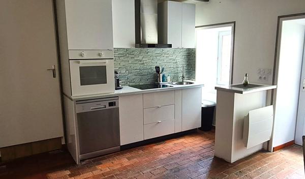 Charmante maison en pierre rénovée de 57m² à MOUCHAMPS !!