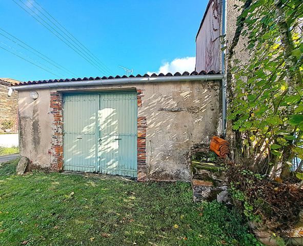 Charmante maison en pierre rénovée de 57m² à MOUCHAMPS !!