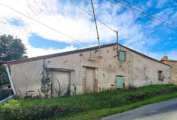 Charmante maison en pierre rénovée de 57m² à MOUCHAMPS !!