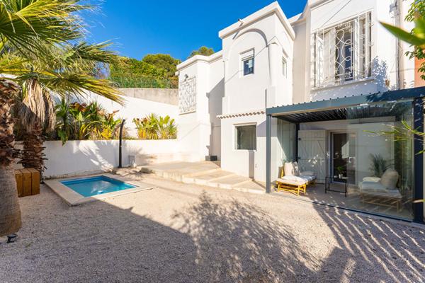 BAS DE VILLA / JARDIN / PISCINE / STATIONNEMENT