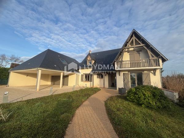 Maison T7 de 245 m² avec 6 chambres et piscine