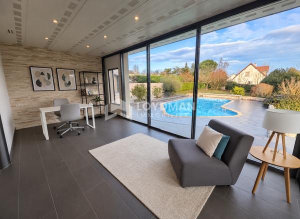 Maison T7 de 245 m² avec 6 chambres et piscine