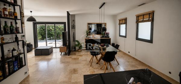 Maison individuelle de plain pied T5 avec 3 chambres piscine et garage