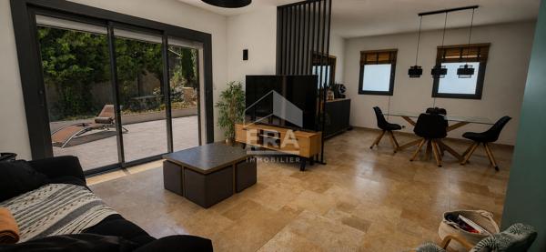 Maison individuelle de plain pied T5 avec 3 chambres piscine et garage