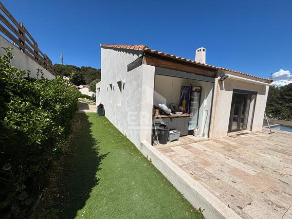 Maison individuelle de plain pied T5 avec 3 chambres piscine et garage