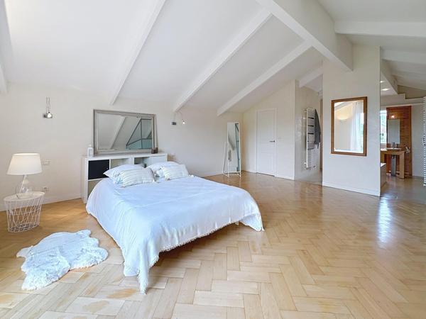 Superbe propriété de 271 m2 habitable , proche du centre de Cahors