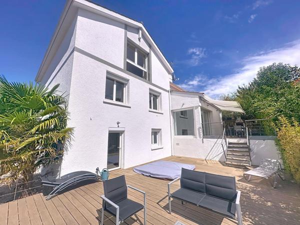 Superbe propriété de 271 m2 habitable , proche du centre de Cahors