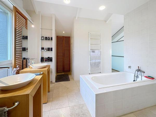 Superbe propriété de 271 m2 habitable , proche du centre de Cahors