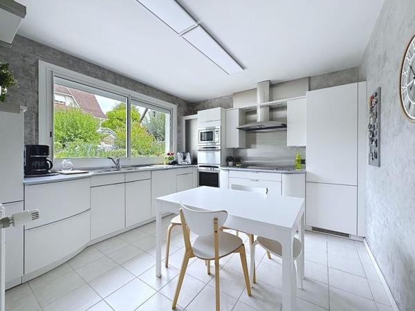 Superbe propriété de 271 m2 habitable , proche du centre de Cahors