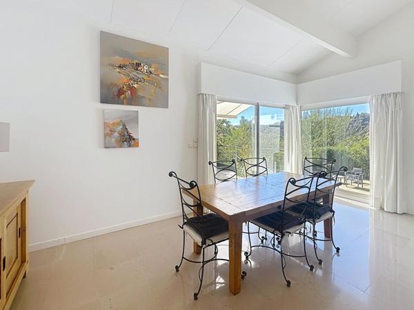 Superbe propriété de 271 m2 habitable , proche du centre de Cahors