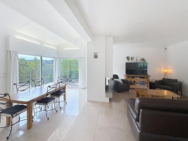 Superbe propriété de 271 m2 habitable , proche du centre de Cahors