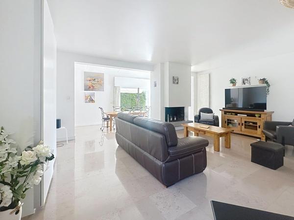 Superbe propriété de 271 m2 habitable , proche du centre de Cahors