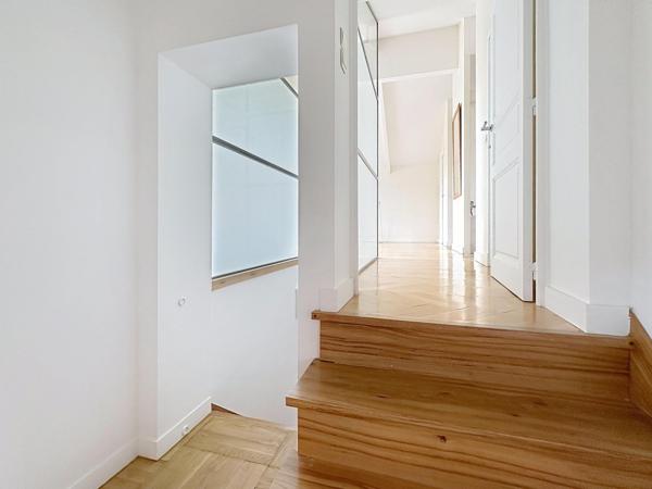 Superbe propriété de 271 m2 habitable , proche du centre de Cahors