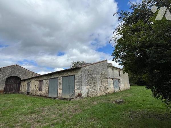 propriété à vendre de 28 hectares attenants à 12 min de LIBOURNE (33500) et 18 min de SAINT AND...