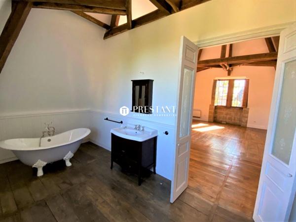 Château Renaissance en position dominante dans un village classé proche de Hautefort, BRIVE LA GAILLARDE