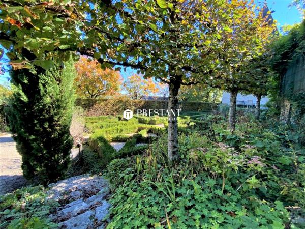 Château Renaissance en position dominante dans un village classé proche de Hautefort, BRIVE LA GAILLARDE