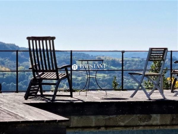 Château Renaissance en position dominante dans un village classé proche de Hautefort, BRIVE LA GAILLARDE