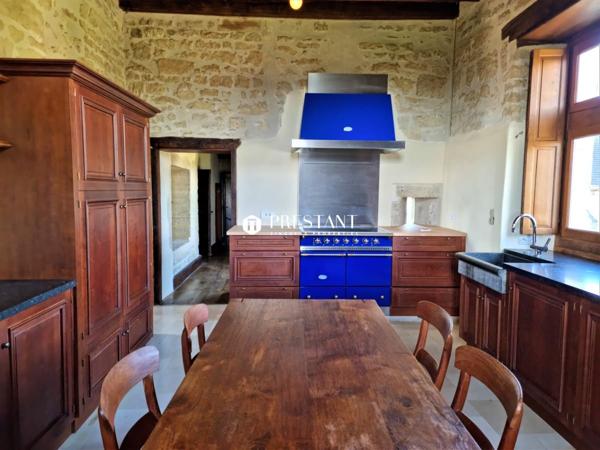 Château Renaissance en position dominante dans un village classé proche de Hautefort, BRIVE LA GAILLARDE