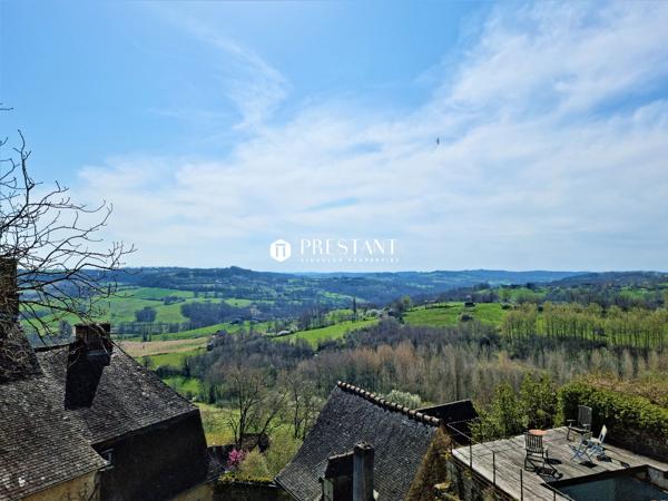 Château Renaissance en position dominante dans un village classé proche de Hautefort, BRIVE LA GAILLARDE