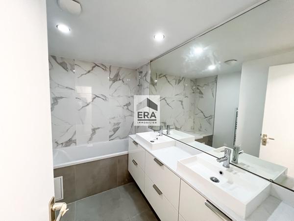 Appartement Paris 4 pièce(s) 123 m2 Avec parking