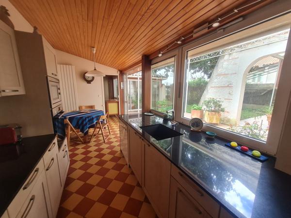 Maison 8 pièce(s) 6 chambre(s) 280 m²