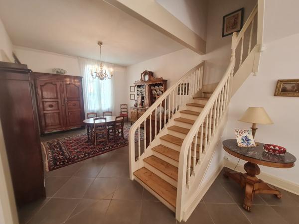 Maison 8 pièce(s) 6 chambre(s) 280 m²
