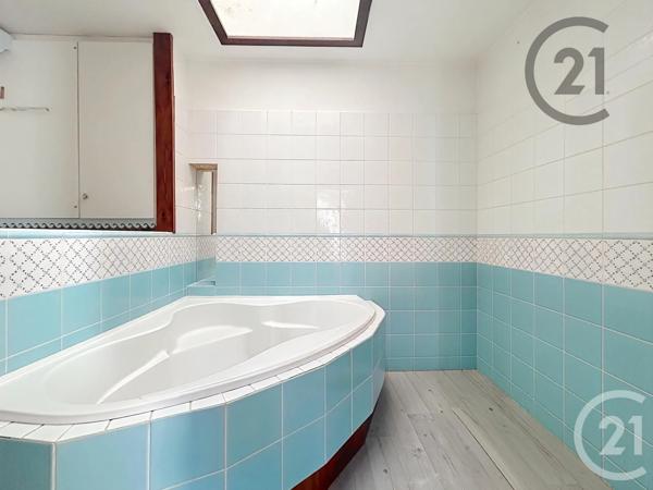 Appartement 5 Pieces à vendre  5 pièces - 108,72 m 2   FONTAINEBLEAU  - 77