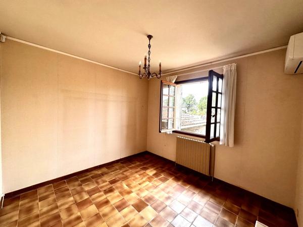 Marseille 9ème, Maison de 150m2 avec garage aménagé, dépendances et cuisine d'été.