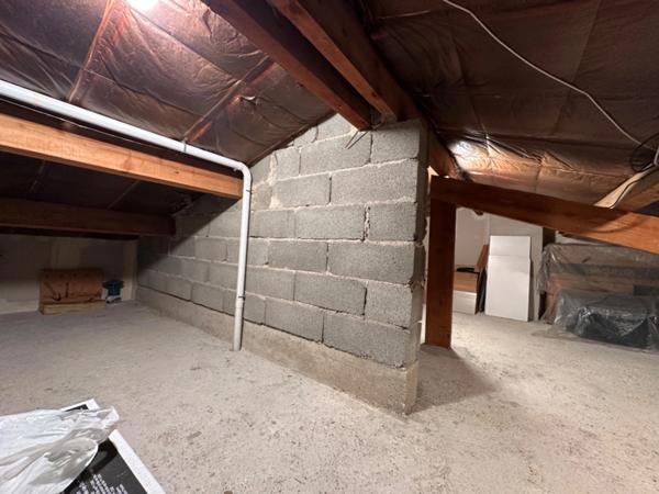 Marseille 9ème, Maison de 150m2 avec garage aménagé, dépendances et cuisine d'été.