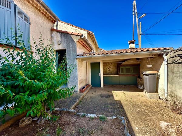 Marseille 9ème, Maison de 150m2 avec garage aménagé, dépendances et cuisine d'été.