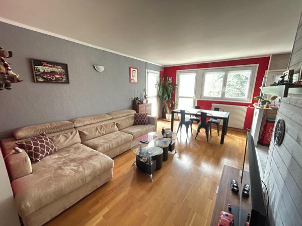 EXCLUSIVITÉ - BEL APPARTEMENT DE 3 PIECES A VENDRE A PLAISIR  - GARE DE PLAISIR GRIGNON