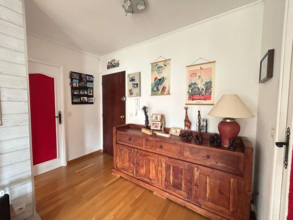 EXCLUSIVITÉ - BEL APPARTEMENT DE 3 PIECES A VENDRE A PLAISIR  - GARE DE PLAISIR GRIGNON