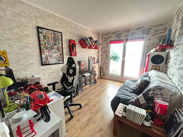 EXCLUSIVITÉ - BEL APPARTEMENT DE 3 PIECES A VENDRE A PLAISIR  - GARE DE PLAISIR GRIGNON