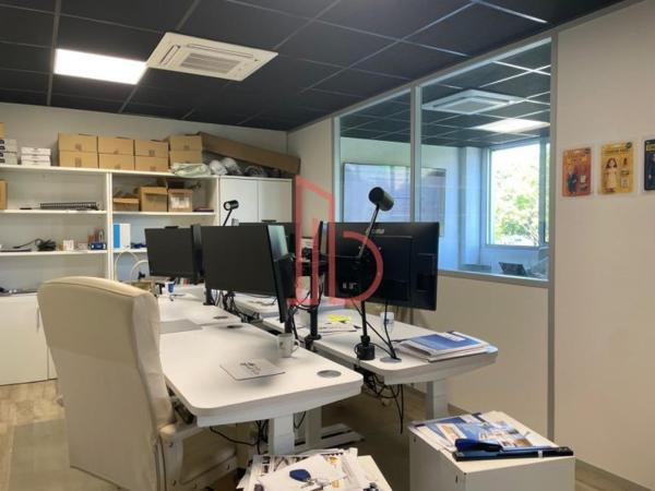 Bureau de 70 m² à vendre à Bordeaux Lac - Bruges