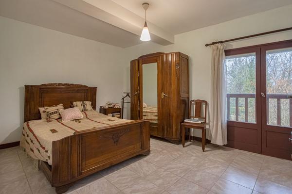 Ferme mitoyenne a renover